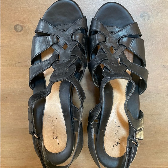 Earth Black wedge leather sandals size 9 - Picture 7 of 10